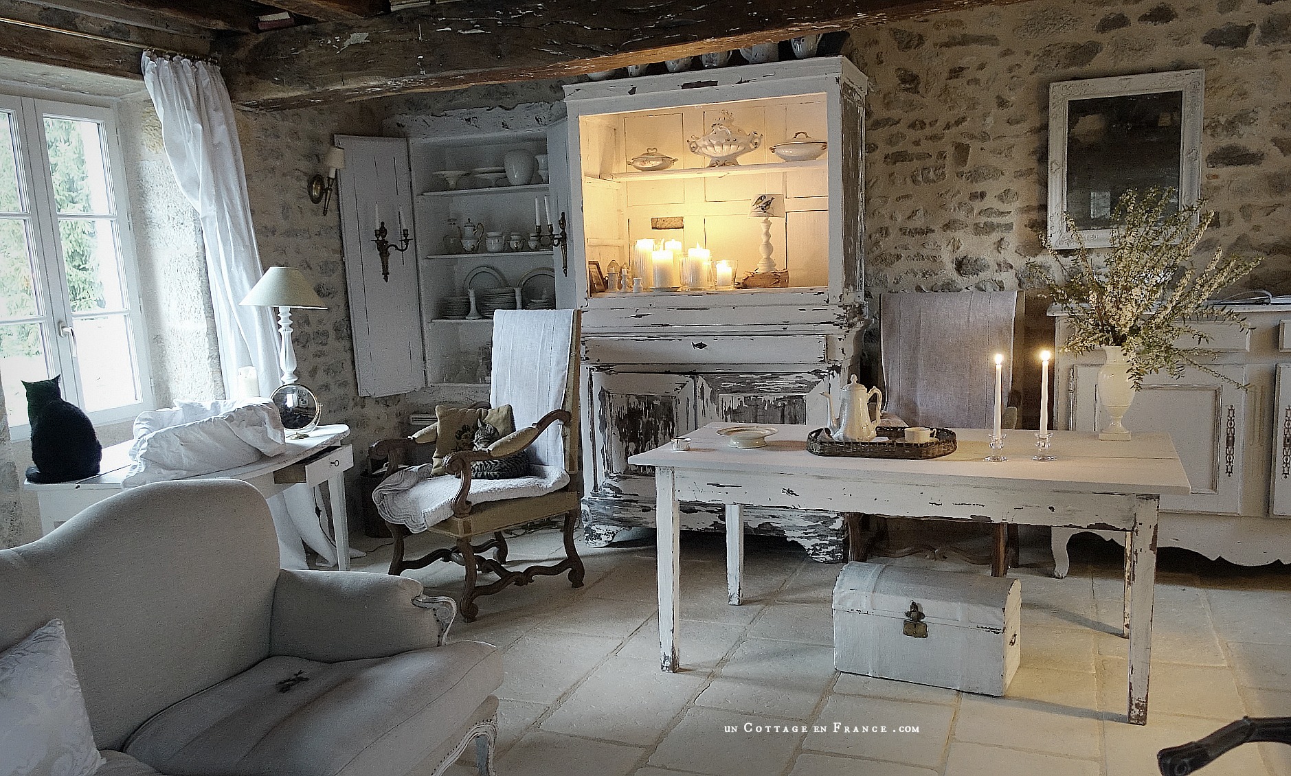 #brocante #whitecottagecharm #uncottageenfrance #campagnechic #frenchinterior #frenchfarmhousestyle#frenchcottage #shabbyhome #farmhousevignette #chippypaint #frenchdecoration #fermette #countrychic #rustique #rusticdecor #decorustic #cottagedecor #maisondecampagne #campagnedecoration #countryhomemag