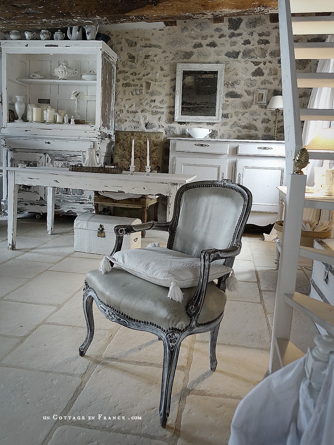 #brocante #whitecottagecharm #uncottageenfrance #campagnechic #frenchinterior #frenchfarmhousestyle#frenchcottage #shabbyhome #farmhousevignette #chippypaint #frenchdecoration #fermette #countrychic #rustique #rusticdecor #decorustic #cottagedecor #maisondecampagne #campagnedecoration #countryhomemag