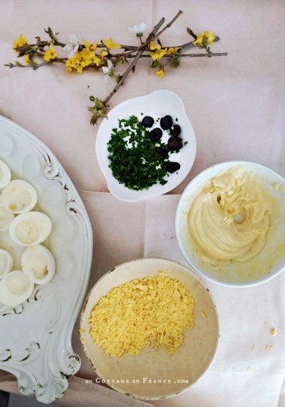 #whitecottagecharm #uncottageenfrance #campagnechic #frenchinterior #frenchfarmhousestyle #frenchcountry #frenchliving #fixerupperstyle #frenchcountrycottage #allthingsfrench #frenchcottage #farmhousevignette #cottagevignette #chippypaint #frenchdecoration #fermette #countrychic #rustique #rusticdecor #decorustic #cottagedecor #maisondecampagne #campagnedecoration #countryhomemag #brocante