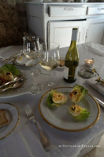 #whitecottagecharm #uncottageenfrance #campagnechic #frenchinterior #frenchfarmhousestyle #frenchcountry #frenchliving #fixerupperstyle #frenchcountrycottage #allthingsfrench #frenchcottage #farmhousevignette #cottagevignette #chippypaint #frenchdecoration #fermette #countrychic #rustique #rusticdecor #decorustic #cottagedecor #maisondecampagne #campagnedecoration #countryhomemag #brocante