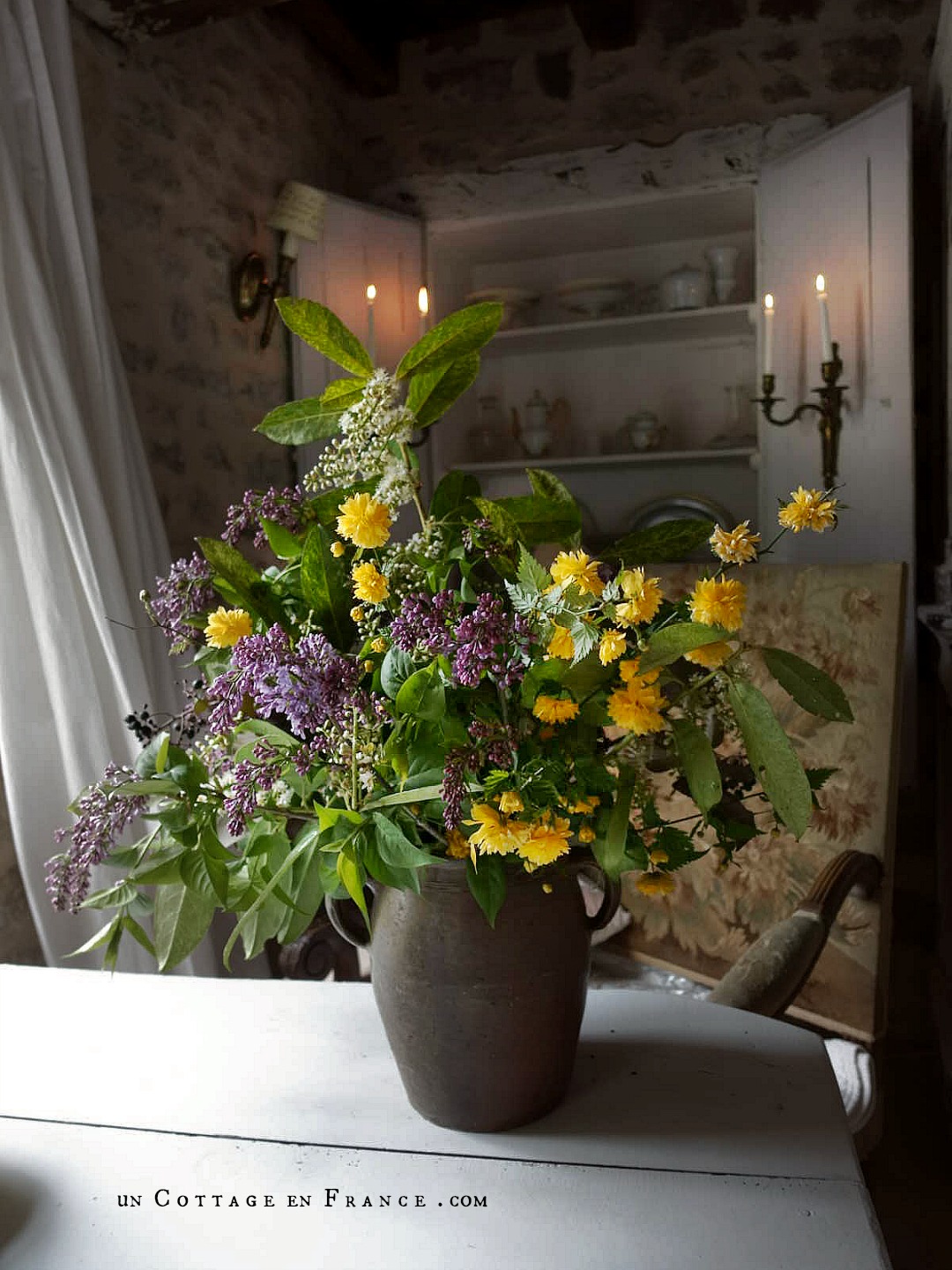 #whitecottagecharm #uncottageenfrance #campagnechic #frenchinterior #frenchfarmhousestyle #frenchcountry #frenchliving #fixerupperstyle #frenchcountrycottage #allthingsfrench #frenchcottage #farmhousevignette #cottagevignette #chippypaint #frenchdecoration #fermette #countrychic #rustique #rusticdecor #decorustic #cottagedecor #maisondecampagne #campagnedecoration #countryhomemag #brocante