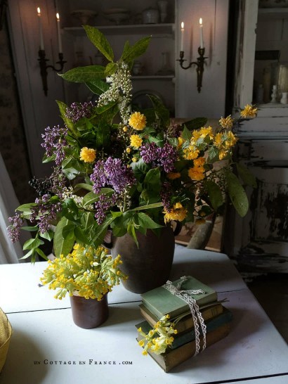 #whitecottagecharm #uncottageenfrance #campagnechic #frenchinterior #frenchfarmhousestyle #frenchcountry #frenchliving #fixerupperstyle #frenchcountrycottage #allthingsfrench #frenchcottage #farmhousevignette #cottagevignette #chippypaint #frenchdecoration #fermette #countrychic #rustique #rusticdecor #decorustic #cottagedecor #maisondecampagne #campagnedecoration #countryhomemag #brocante