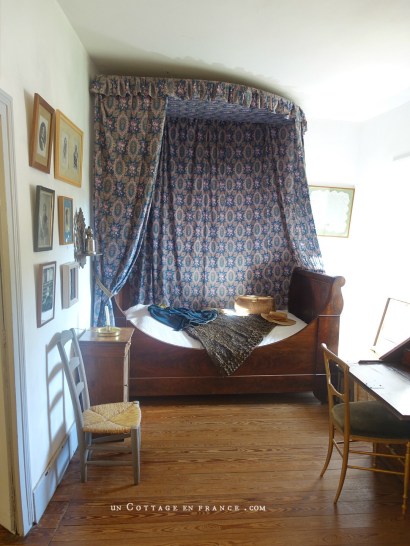 maison d'artiste, french country desig, george sand Berry, chambre romantique, décor ampagne chic bleu, french farmhouse style