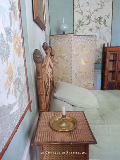 colette malpaud #whitecottagecharm #uncottageenfrance #campagnechic #frenchinterior #frenchfarmhousestyle #frenchcountry #frenchliving #fixerupperstyle #frenchcountrycottage #allthingsfrench #frenchcottage #farmhousevignette #cottagevignette #chippypaint #frenchdecoration #fermette #countrychic #rustique #rusticdecor #decorustic #cottagedecor #maisondecampagne #campagnedecoration #countryhomemag #brocante