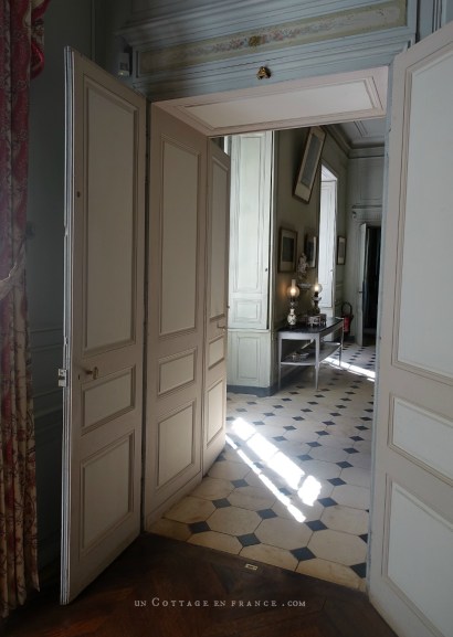 maison d'artiste, french country desig, george sand Berry, chambre romantique, décor ampagne chic bleu, french farmhouse style