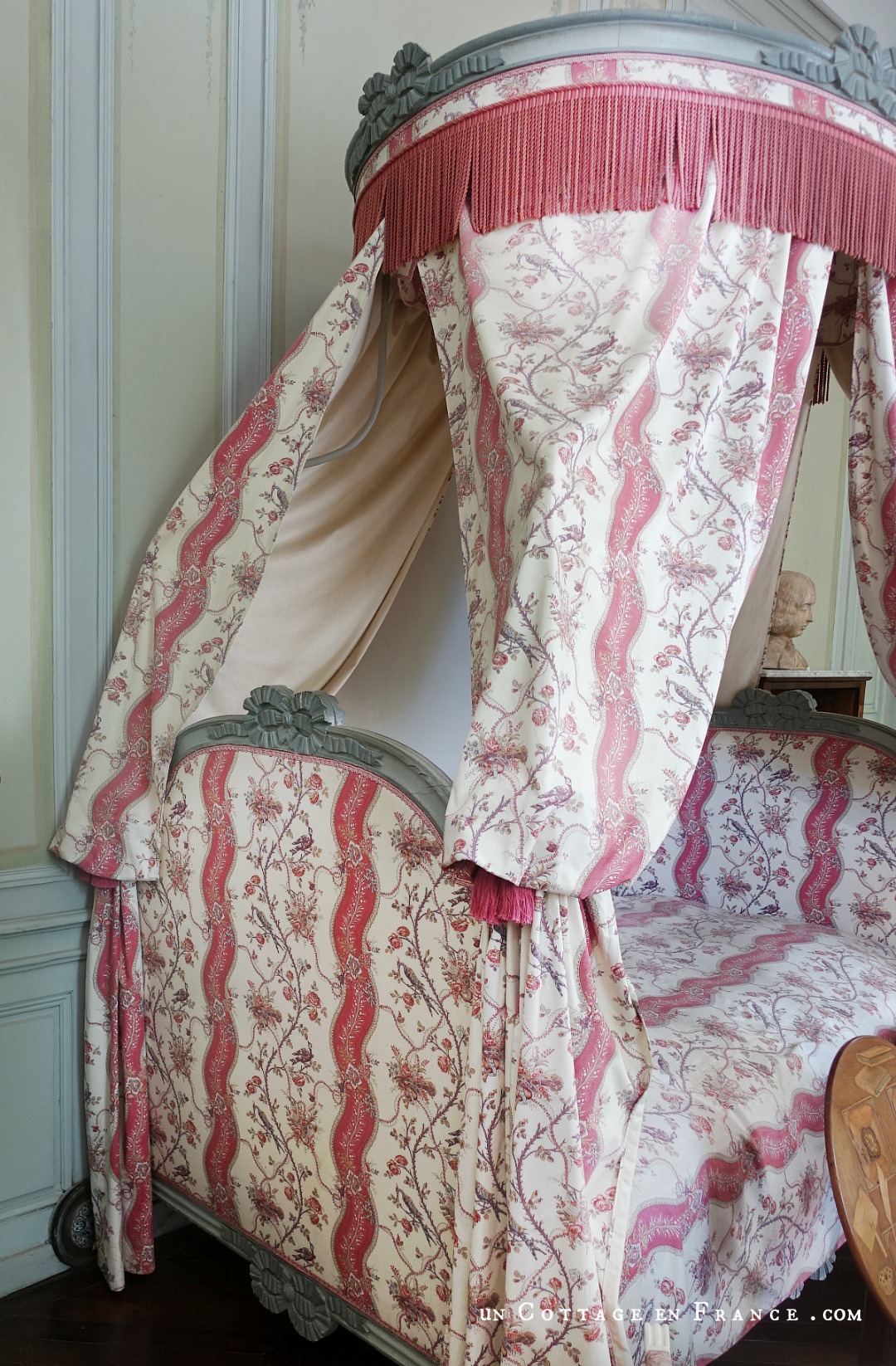 maison d'artiste, french country desig, george sand Berry, chambre romantique, décor ampagne chic bleu, french farmhouse style