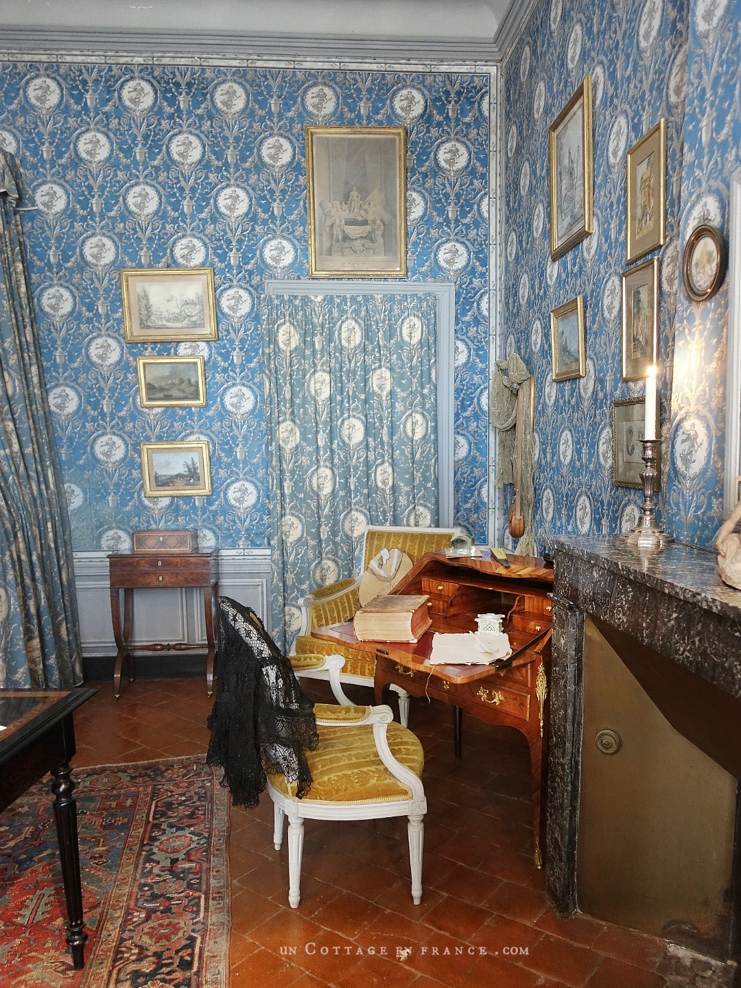 maison d'artiste, french country desig, george sand Berry, chambre romantique, décor ampagne chic bleu, french farmhouse style