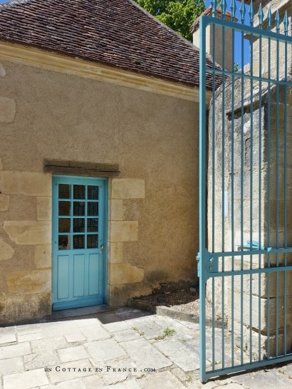 maison d'artiste, french country desig, george sand Berry, chambre romantique, décor ampagne chic bleu, french farmhouse style