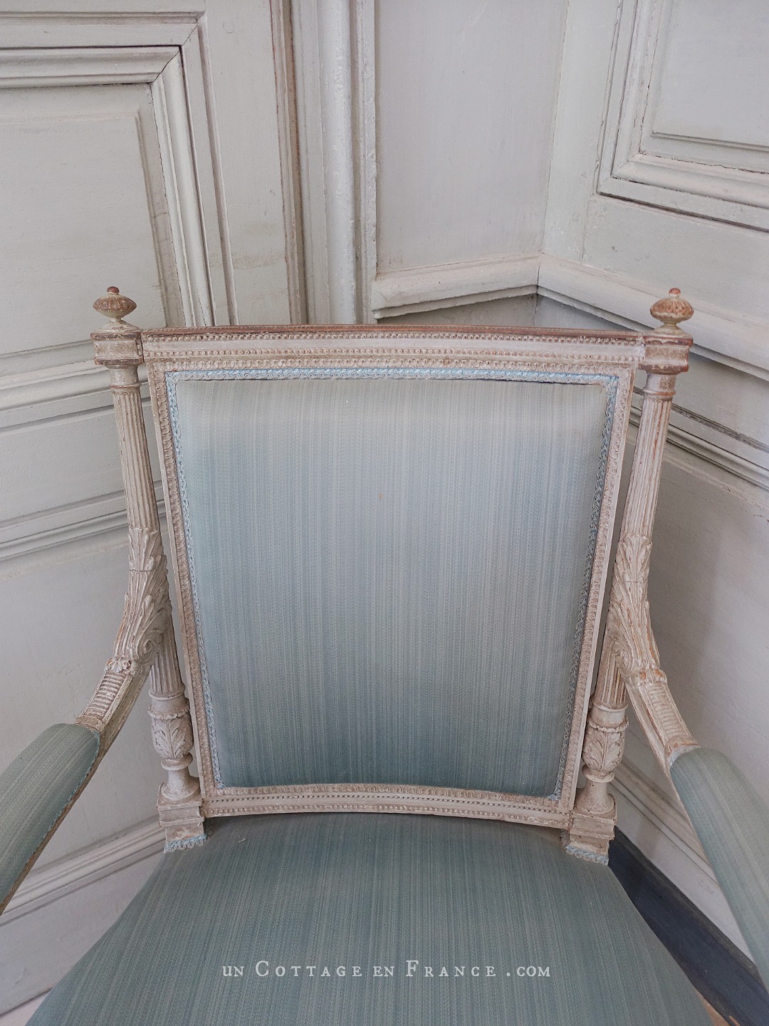 maison d'artiste, french country desig, george sand Berry, chambre romantique, décor ampagne chic bleu, french farmhouse style