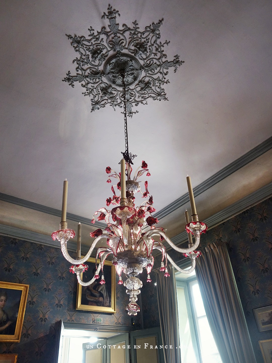 maison d'artiste, french country desig, george sand Berry, chambre romantique, décor ampagne chic bleu, french farmhouse style