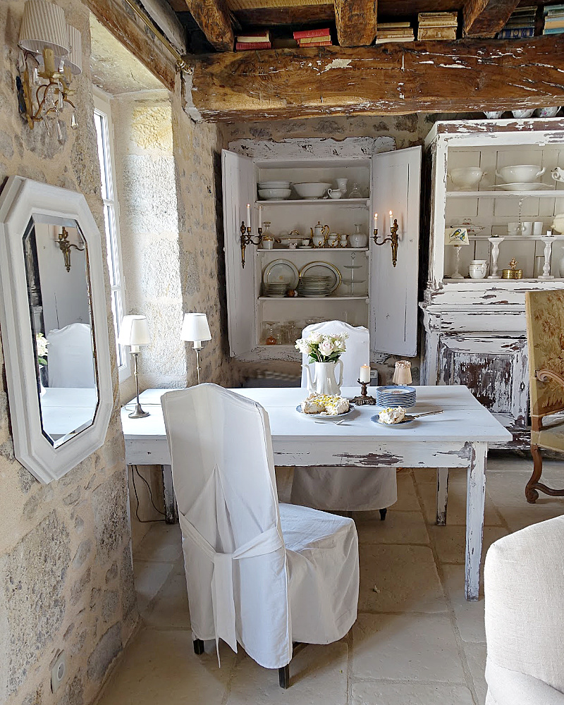 colette malpaud #whitecottagecharm #uncottageenfrance #campagnechic #frenchinterior #frenchfarmhousestyle #frenchcountry #frenchliving #fixerupperstyle #frenchcountrycottage #allthingsfrench #frenchcottage #farmhousevignette #cottagevignette #chippypaint #frenchdecoration #fermette #countrychic #rustique #rusticdecor #decorustic #cottagedecor #maisondecampagne #campagnedecoration #countryhomemag #brocante