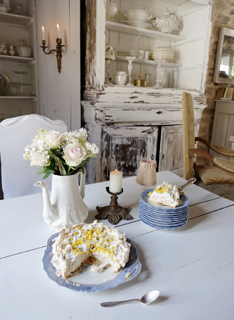 colette malpaud #whitecottagecharm #uncottageenfrance #campagnechic #frenchinterior #frenchfarmhousestyle #frenchcountry #frenchliving #fixerupperstyle #frenchcountrycottage #allthingsfrench #frenchcottage #farmhousevignette #cottagevignette #chippypaint #frenchdecoration #fermette #countrychic #rustique #rusticdecor #decorustic #cottagedecor #maisondecampagne #campagnedecoration #countryhomemag #brocante
