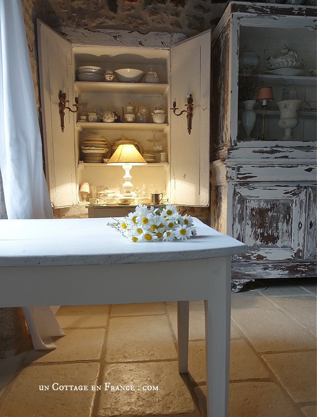 rural fantasy, cottagecore, french cottage design, table blanche