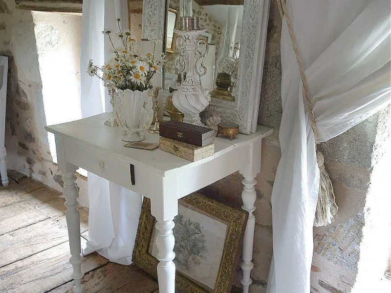 Une petite table rustique gris gustavien | A Small Gustavian Grey Rustic&nbsp;Table