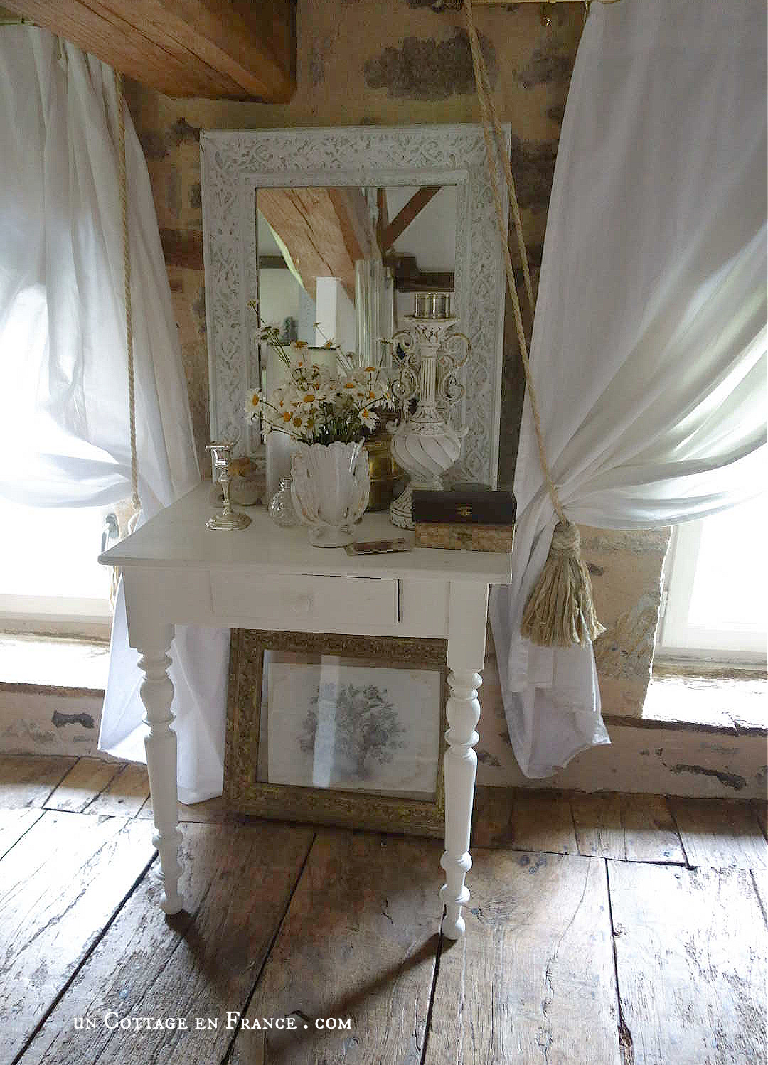 #whitecottagecharm #uncottageenfrance #campagnechic #frenchinterior #frenchfarmhousestyle #frenchcountry #frenchliving #fixerupperstyle #frenchcountrycottage #allthingsfrench #frenchcottage #farmhousevignette #cottagevignette #chippypaint #frenchdecoration #fermette #countrychic #rustique #rusticdecor #decorustic #cottagedecor #maisondecampagne #campagnedecoration #countryhomemag #brocante