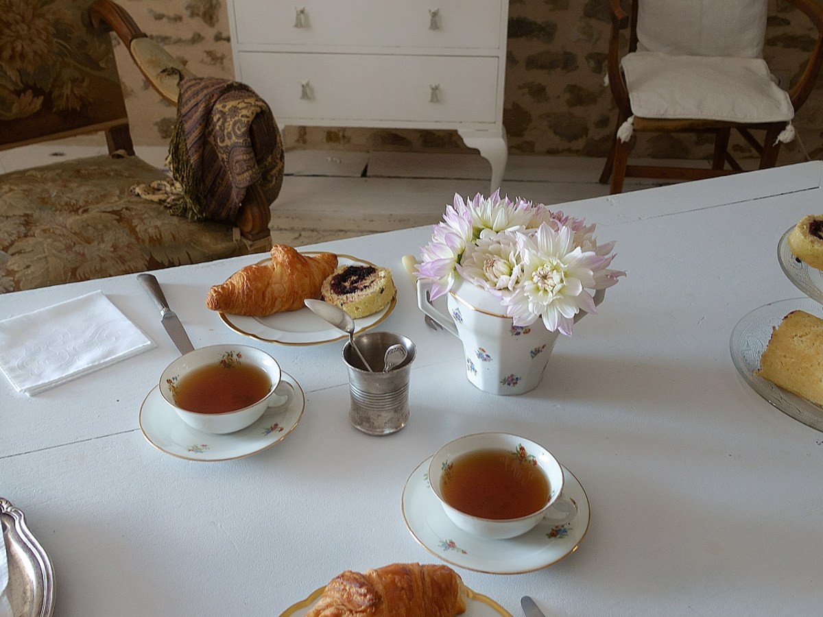 La commode peinte en blanc | A Chest of Drawers Repainted in&nbsp;White