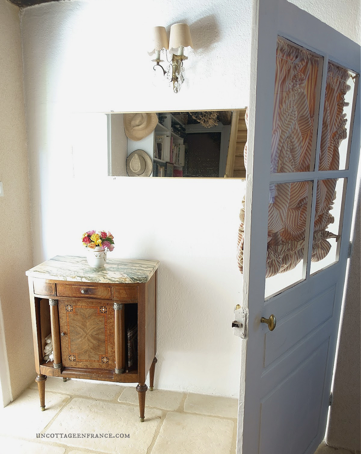 #whitecottagecharm #uncottageenfrance #campagnechic #frenchinterior #frenchfarmhousestyle #frenchcountry #frenchliving #fixerupperstyle #frenchcountrycottage #allthingsfrench #frenchcottage #farmhousevignette #cottagevignette #chippypaint #frenchdecoration #fermette #countrychic #rustique #rusticdecor #decorustic #cottagedecor #maisondecampagne #campagnedecoration #countryhomemag #brocante #monochromehome #greycottage #frenchgrey #gristendre #grischic #storebouillonné