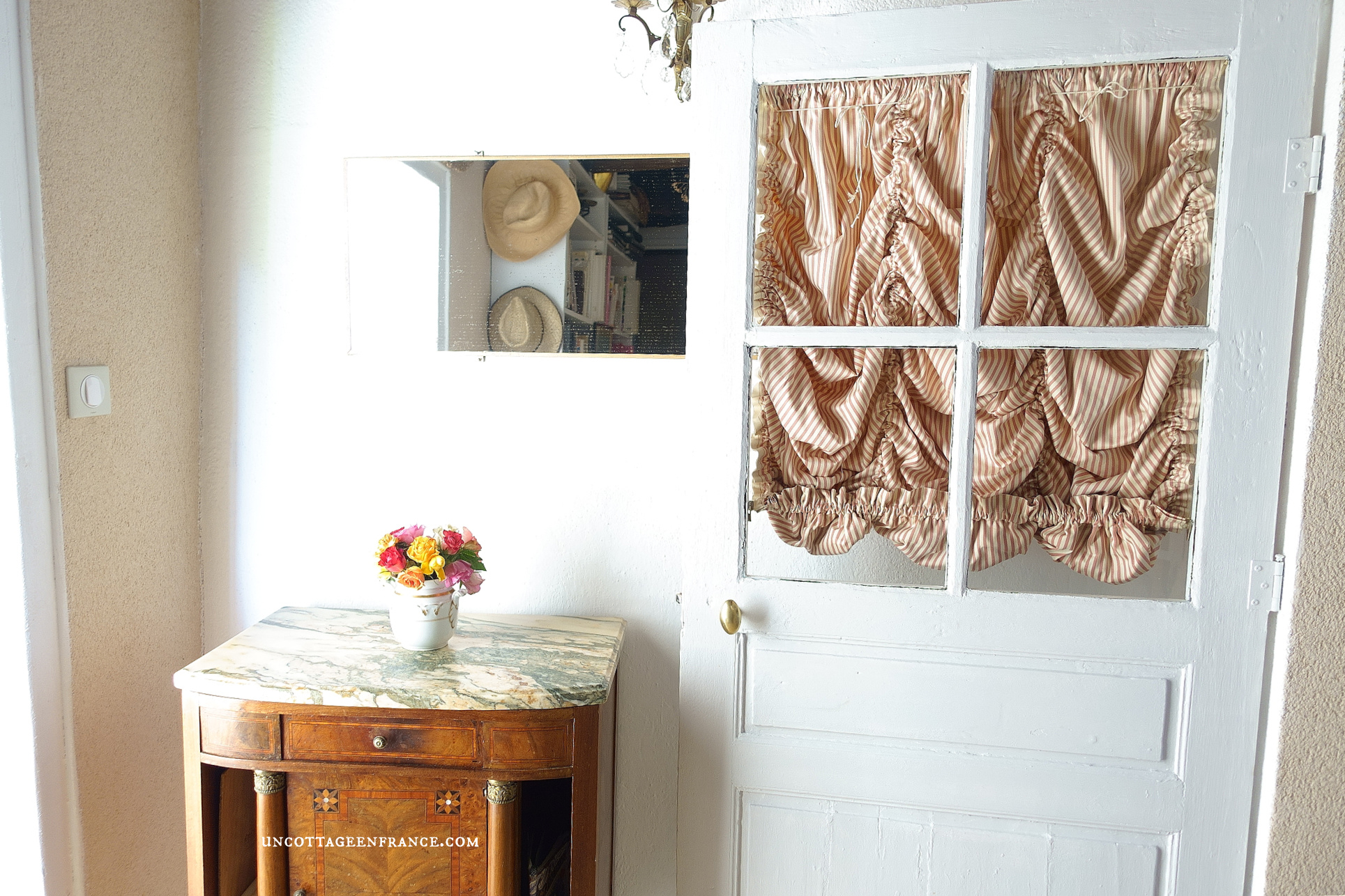 #whitecottagecharm #uncottageenfrance #campagnechic #frenchinterior #frenchfarmhousestyle #frenchcountry #frenchliving #fixerupperstyle #frenchcountrycottage #allthingsfrench #frenchcottage #farmhousevignette #cottagevignette #chippypaint #frenchdecoration #fermette #countrychic #rustique #rusticdecor #decorustic #cottagedecor #maisondecampagne #campagnedecoration #countryhomemag #brocante #monochromehome #greycottage #frenchgrey #gristendre #grischic #storebouillonné