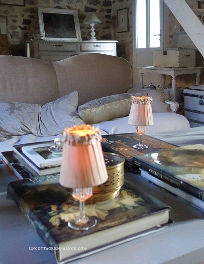 #whitecottagecharm #uncottageenfrance #campagnechic #frenchinterior #frenchfarmhousestyle #frenchcountry #frenchliving #fixerupperstyle #frenchcountrycottage #allthingsfrench #frenchcottage #farmhousevignette #cottagevignette #chippypaint #frenchdecoration #fermette #countrychic #rustique #rusticdecor #decorustic #cottagedecor #maisondecampagne #campagnedecoration #countryhomemag #brocante #monochromehome #greycottage #frenchgrey #gristendre #grischic #storebouillonné