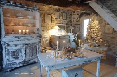 noel blanc, noel argent, noel campagne chic, un cottage en france, apéritif de noel, décoration romantique, décoration blanche, décoration grenier, esprit brocante, inspiration xviiième