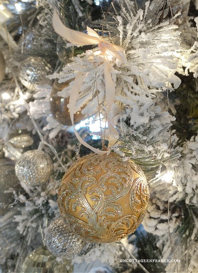 noel blanc, noel argent, noel campagne chic, un cottage en france, apéritif de noel, décoration romantique, décoration blanche, décoration grenier, esprit brocante, inspiration xviiième