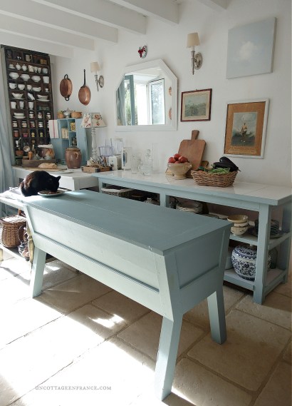 #shabbychickitchen #cottagecore #cottagestyle #cottagecoreaesthetic #cottageliving #cottagedecor #cottage #bluestyle #bluehome #frenchcottage #frenchcountrydecor #frenchcountrystyle #campagnechic #cuisineshabbychic