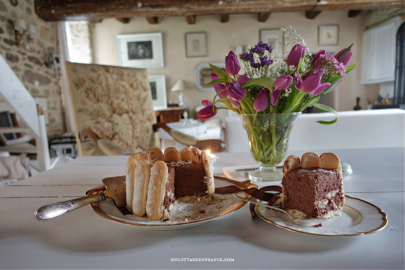 #charlotte #dessertprintemps #whitecottagecharm #uncottageenfrance #campagnechic #frenchinterior #frenchfarmhousestyle #frenchcountry #frenchliving #fixerupperstyle #frenchcountrycottage #allthingsfrench #frenchcottage #farmhousevignette #cottagevignette #chippypaint #frenchdecoration #fermette #countrychic #rustique #rusticdecor #decorustic #cottagedecor #maisondecampagne #campagnedecoration #countryhomemag #brocante