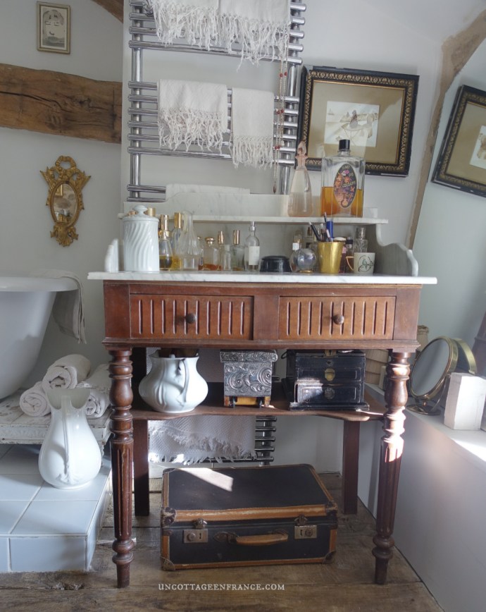 #whitecottagecharm #uncottageenfrance #campagnechic #frenchinterior French country decor & living, white cottage charm, shabby home, rustic home, chippy paint, fresh blooms, style campagne chic, brocante, maison de campagne, maison campagne chic, déco campagne chic, déco maison de campagne, maison rustique, haute bohème, déco shabby chic #frenchfarmhousestyle #frenchcountry #frenchliving #fixerupperstyle #frenchcountrycottage #allthingsfrench #frenchcottage #farmhousevignette #cottagevignette #chippypaint #frenchdecoration #fermette #countrychic #rustique #rusticdecor #decorustic #cottagedecor #maisondecampagne #campagnedecoration #countryhomemag #brocante