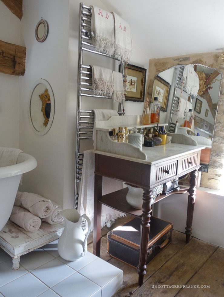 Une nouvelle table de toilette  | A New Dressing&nbsp;Table