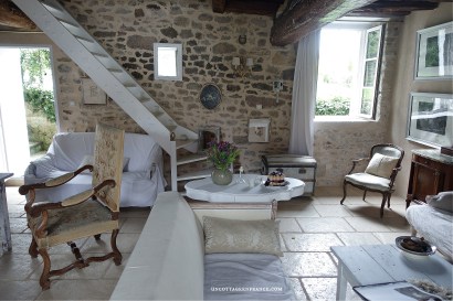 #charlotte #dessertprintemps #whitecottagecharm #uncottageenfrance #campagnechic #frenchinterior #frenchfarmhousestyle #frenchcountry #frenchliving #fixerupperstyle #frenchcountrycottage #allthingsfrench #frenchcottage #farmhousevignette #cottagevignette #chippypaint #frenchdecoration #fermette #countrychic #rustique #rusticdecor #decorustic #cottagedecor #maisondecampagne #campagnedecoration #countryhomemag #brocante