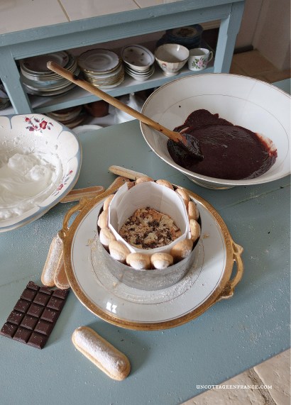 #charlotte #dessertprintemps #whitecottagecharm #uncottageenfrance #campagnechic #frenchinterior #frenchfarmhousestyle #frenchcountry #frenchliving #fixerupperstyle #frenchcountrycottage #allthingsfrench #frenchcottage #farmhousevignette #cottagevignette #chippypaint #frenchdecoration #fermette #countrychic #rustique #rusticdecor #decorustic #cottagedecor #maisondecampagne #campagnedecoration #countryhomemag #brocante