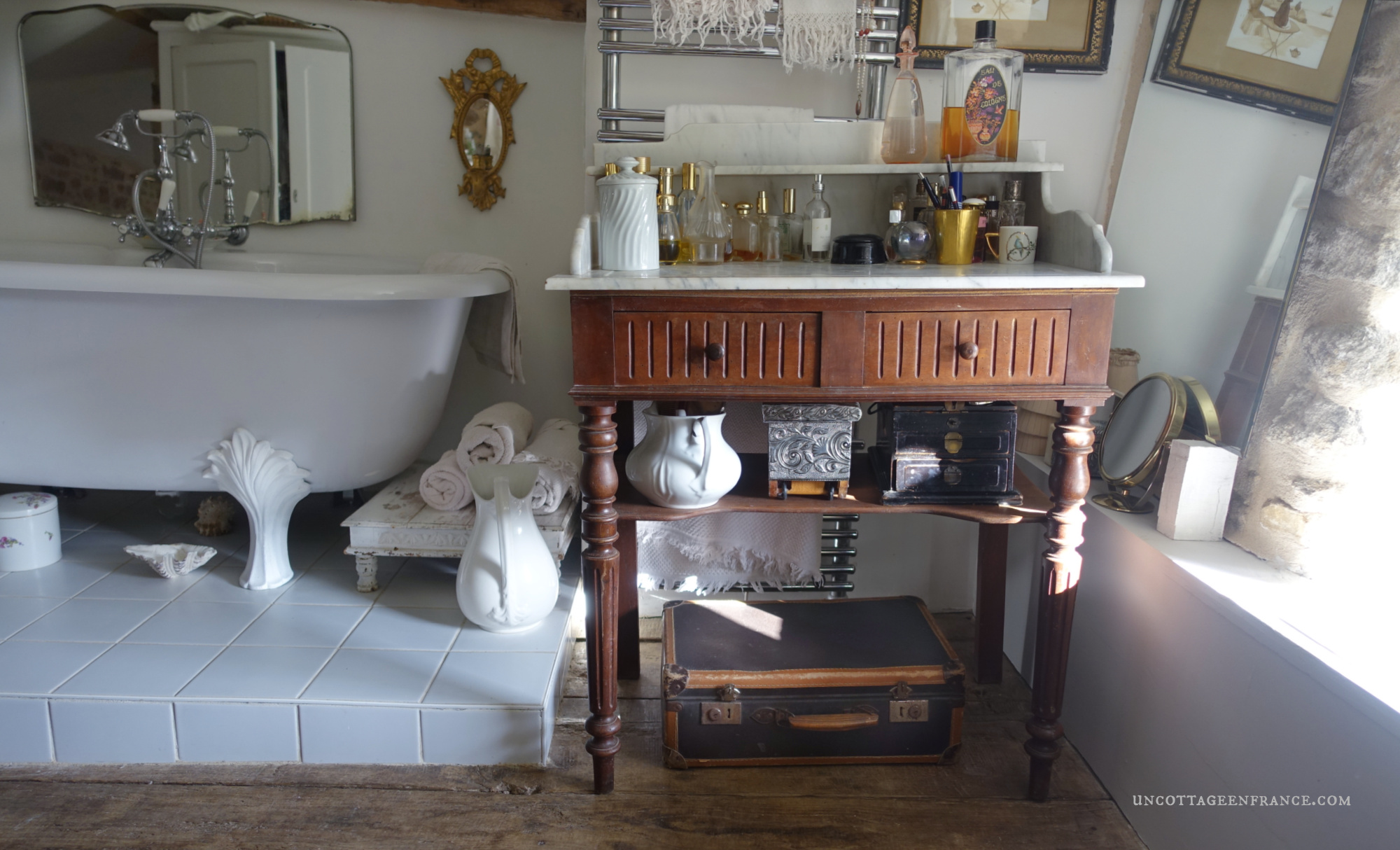 #whitecottagecharm #uncottageenfrance #campagnechic #frenchinterior French country decor & living, white cottage charm, shabby home, rustic home, chippy paint, fresh blooms, style campagne chic, brocante, maison de campagne, maison campagne chic, déco campagne chic, déco maison de campagne, maison rustique, haute bohème, déco shabby chic#frenchfarmhousestyle #frenchcountry #frenchliving #fixerupperstyle #frenchcountrycottage #allthingsfrench #frenchcottage #farmhousevignette #cottagevignette #chippypaint #frenchdecoration #fermette #countrychic #rustique #rusticdecor #decorustic #cottagedecor #maisondecampagne #campagnedecoration #countryhomemag #brocante