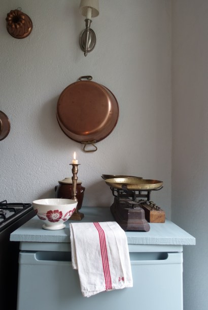 #shabbychickitchen #cottagecore #cottagestyle #cottagecoreaesthetic #cottageliving #cottagedecor #cottage #bluestyle #bluehome #frenchcottage #frenchcountrydecor #frenchcountrystyle #campagnechic #cuisineshabbychic #gingercats #gingercatsrule