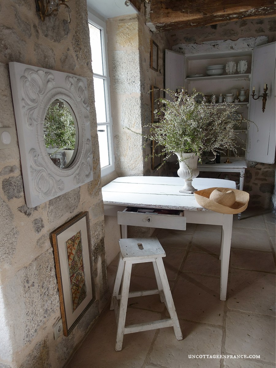 Esprit cottage blanc au salon | White Cottage Decor in the Sitting&nbsp;Room