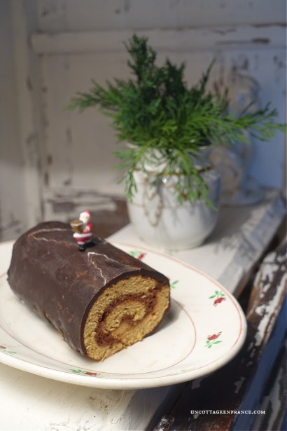 nouvel an campagne chic, colette malpaud, un cottage en French country decor & living, white cottage charm, shabby home, rustic home, chippy paint, fresh blooms, style campagne chic, brocante, maison de campagne, maison campagne chic, déco campagne chic, déco maison de campagne, maison rustique, haute bohème, déco shabby chic