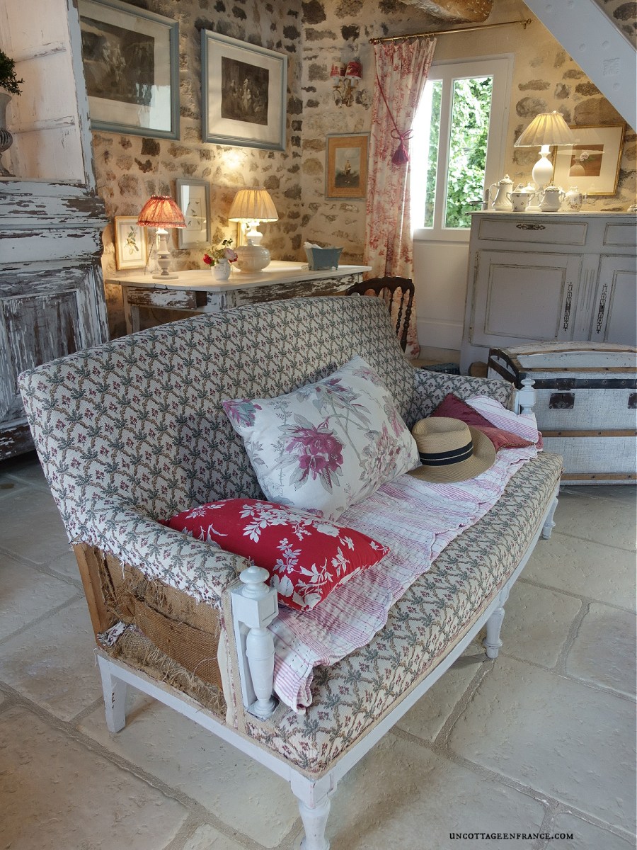 Découverte du tissu vintage d&rsquo;un canapé | Discovery of the Vintage Fabric of a&nbsp;Sofa