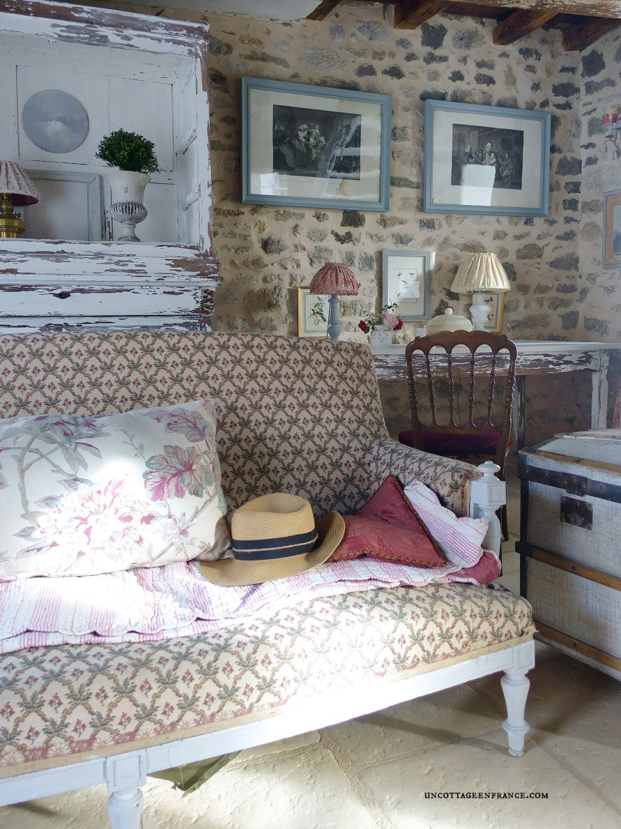 Découverte du tissu vintage d&rsquo;un canapé | Discovery of the Vintage Fabric of a&nbsp;Sofa