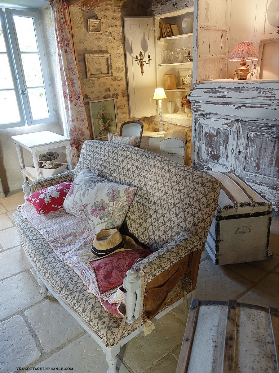 Découverte du tissu vintage d&rsquo;un canapé | Discovery of the Vintage Fabric of a&nbsp;Sofa