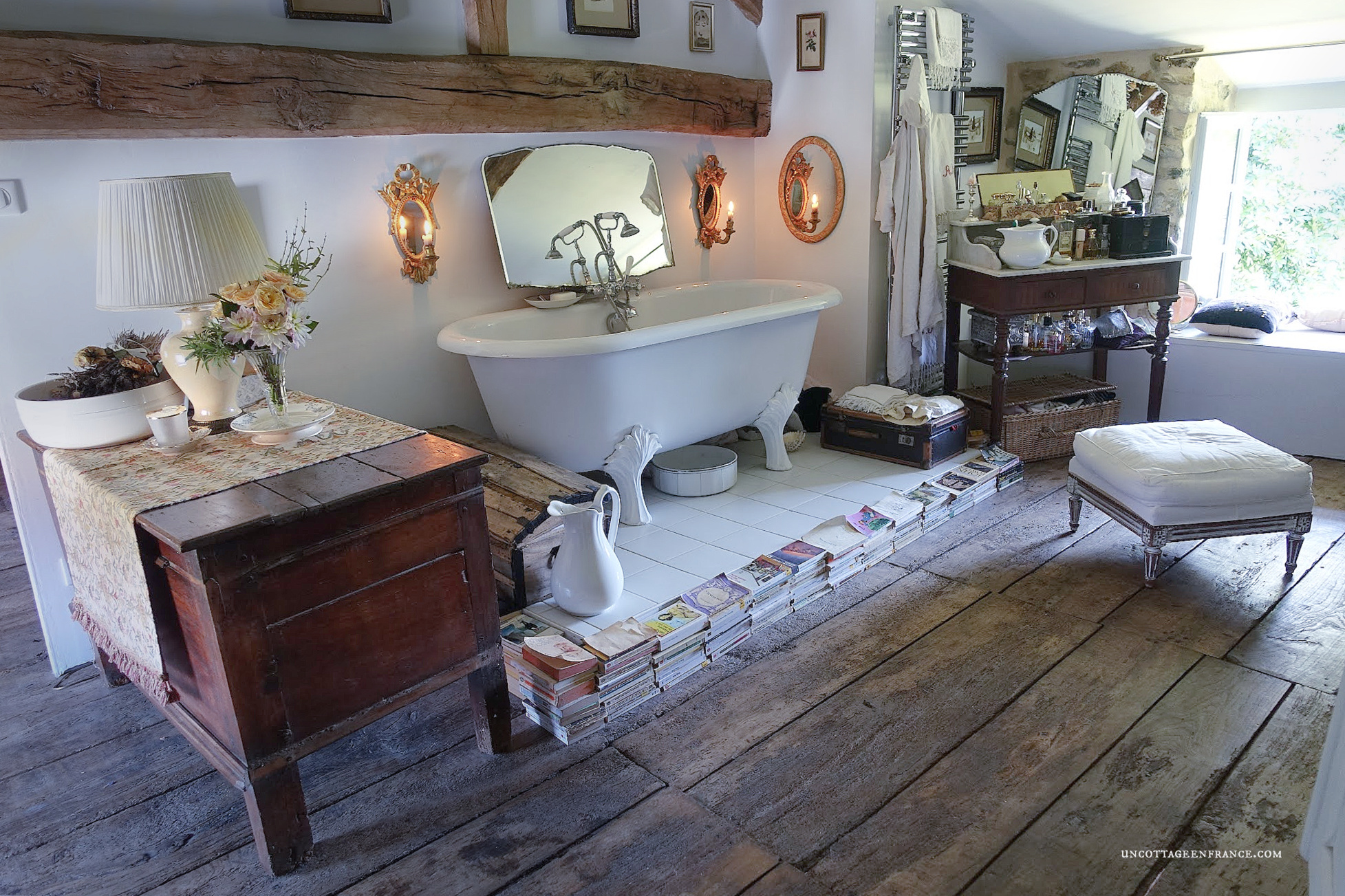 baignoire Porcher, décor brocante, grenier chic, salle de bain sous les combles, french bathroom inspirations, french cottage bathroom, campagne chic salle d'eau