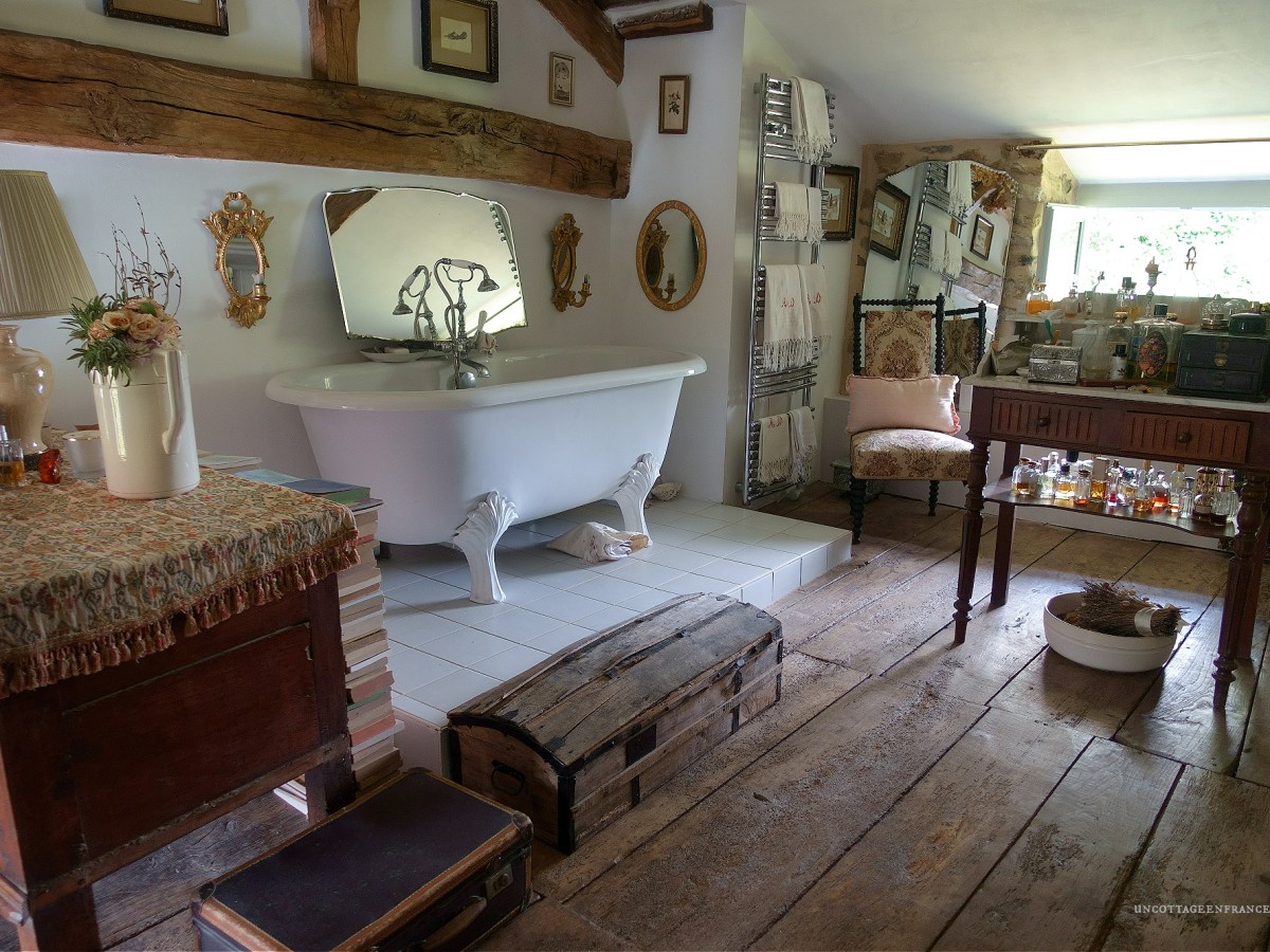 Style grenier chic dans la salle de bain | Attic Chic Mood in the&nbsp;Bathroom