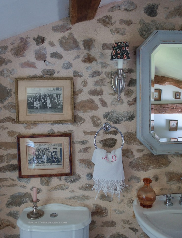 décor brocante, grenier chic, salle de bain sous les combles, french bathroom inspirations, french cottage bathroom, campagne chic salle d'eau