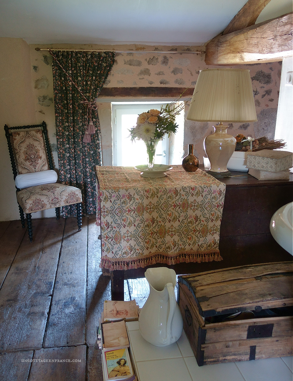 décor brocante, grenier chic, salle de bain sous les combles, french bathroom inspirations, french cottage bathroom, campagne chic salle d'eau